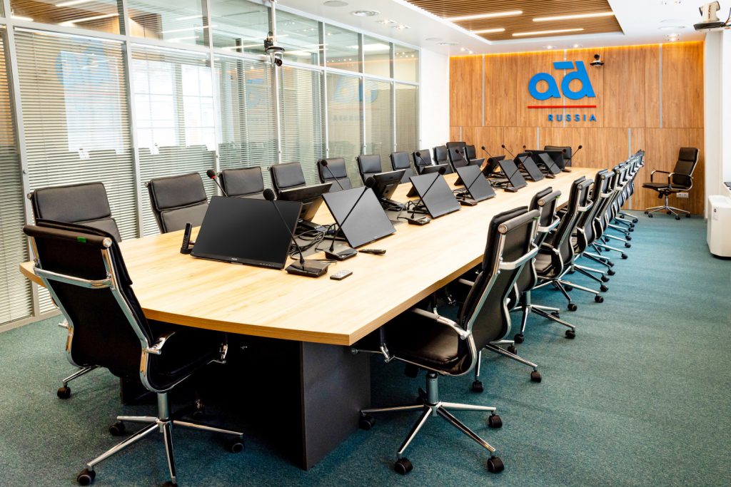 Как настроить автоматическое наведение камеры на активный микрофон конференц-системы Gestton